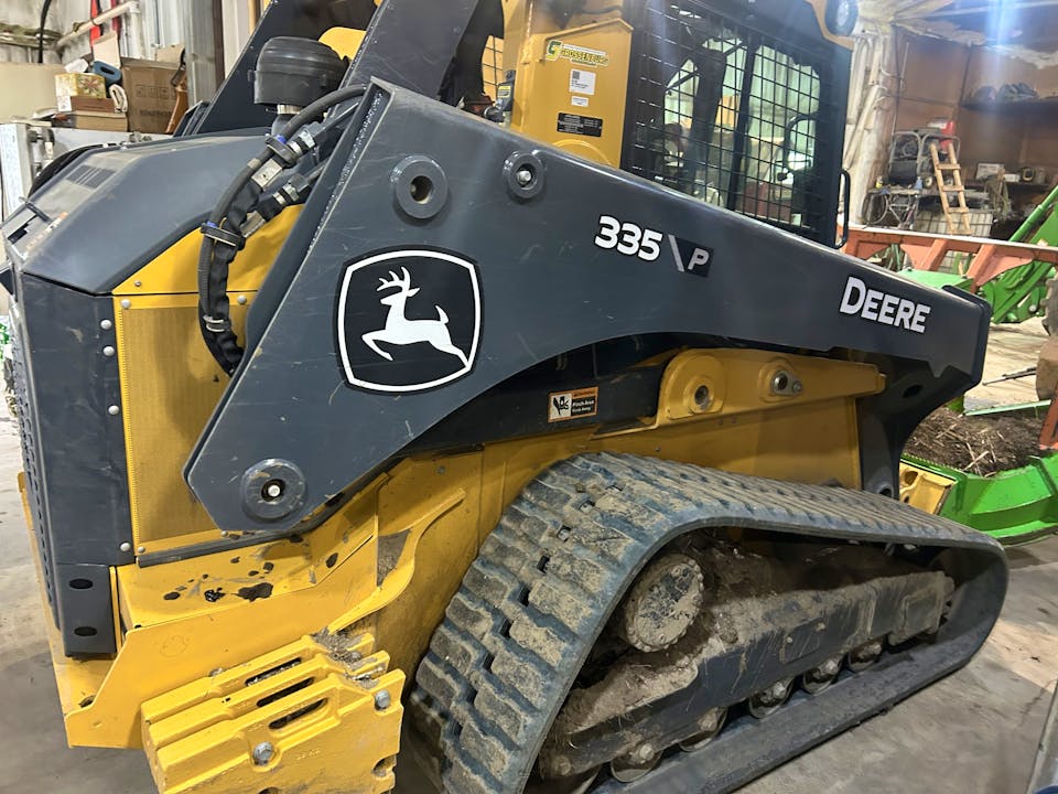 John Deere 335 P