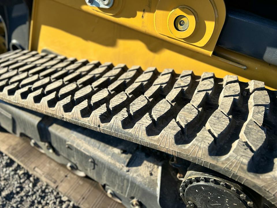 John Deere 335 P