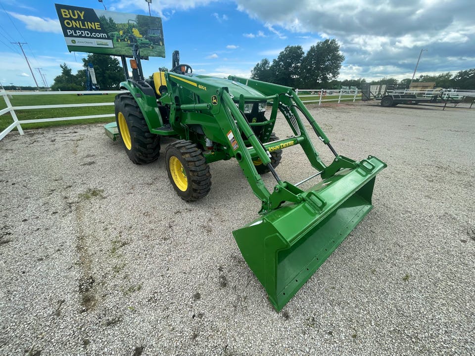 John Deere 4044M