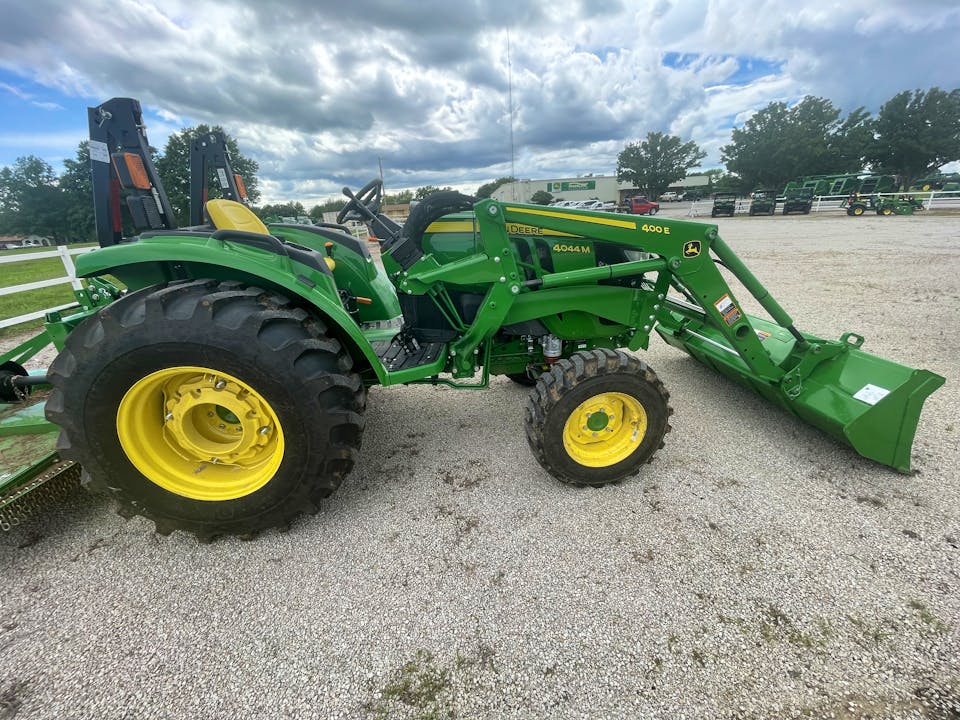 John Deere 4044M