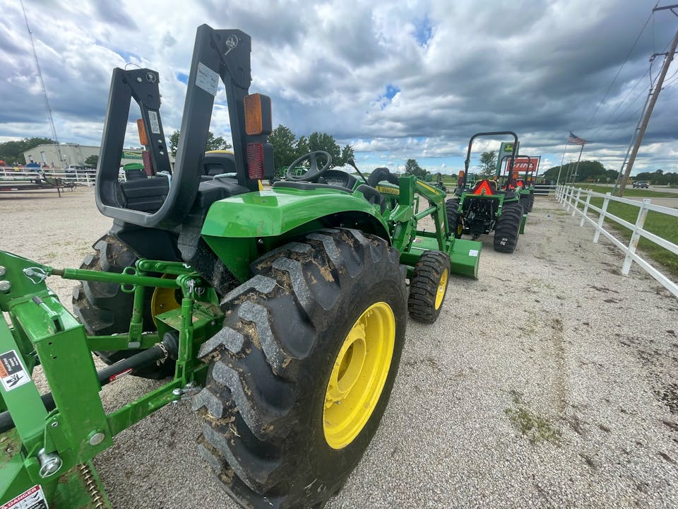 John Deere 4044M