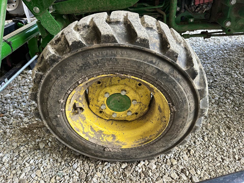 John Deere 4044M