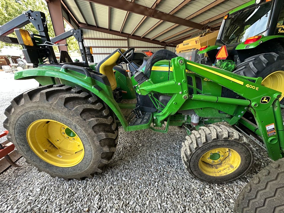 John Deere 4044M