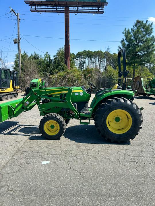 John Deere 4044M