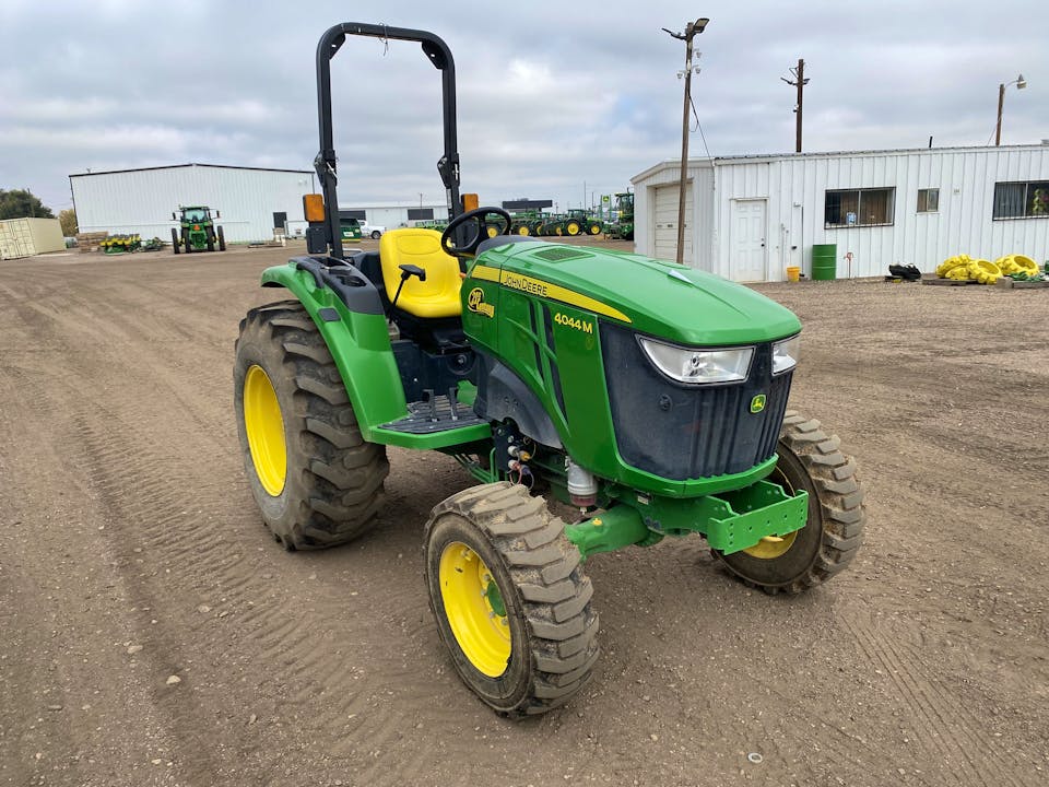 John Deere 4044M