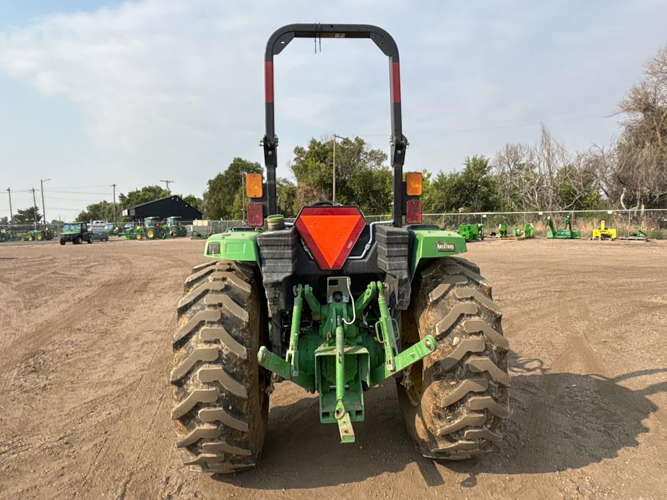 John Deere 4044M