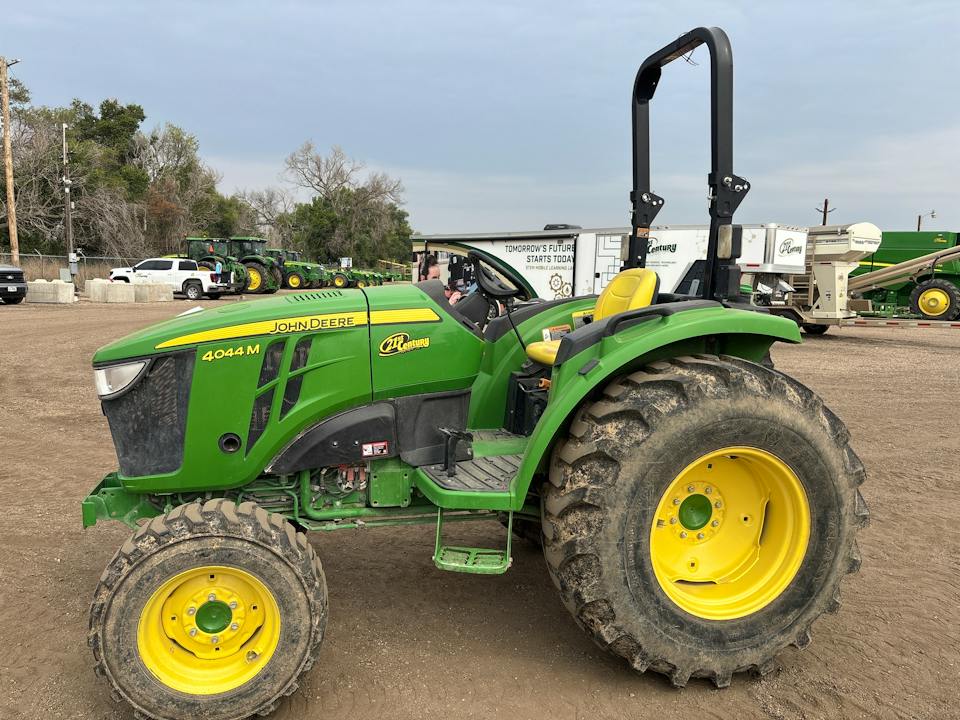 John Deere 4044M