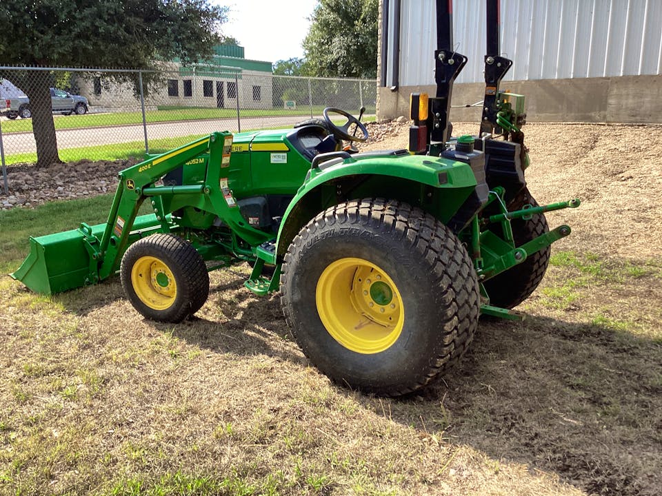 John Deere 4052M