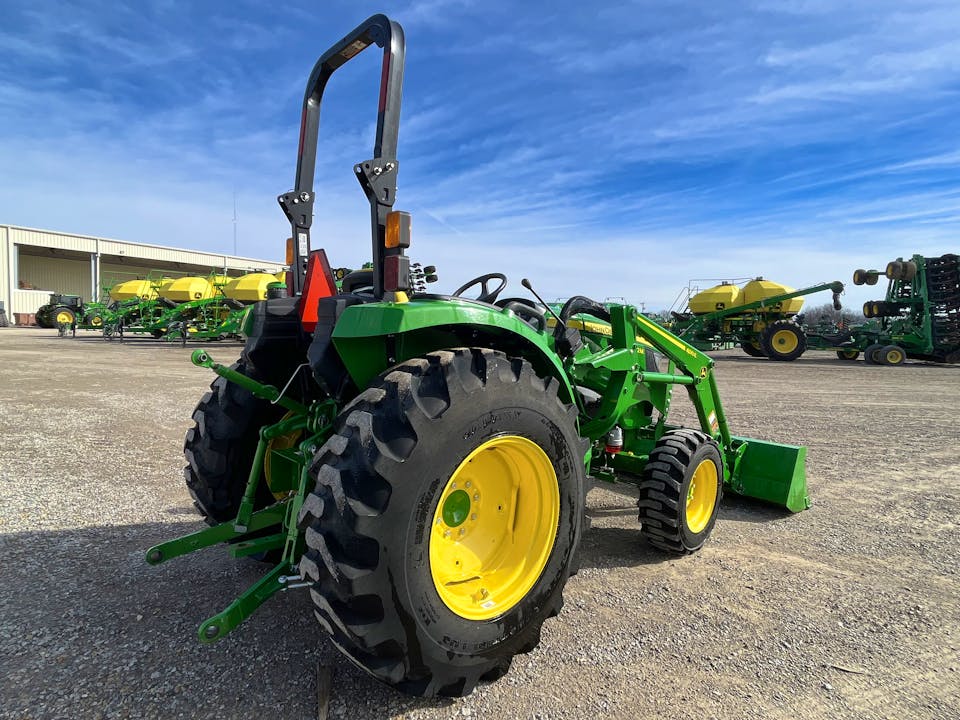 John Deere 4052M