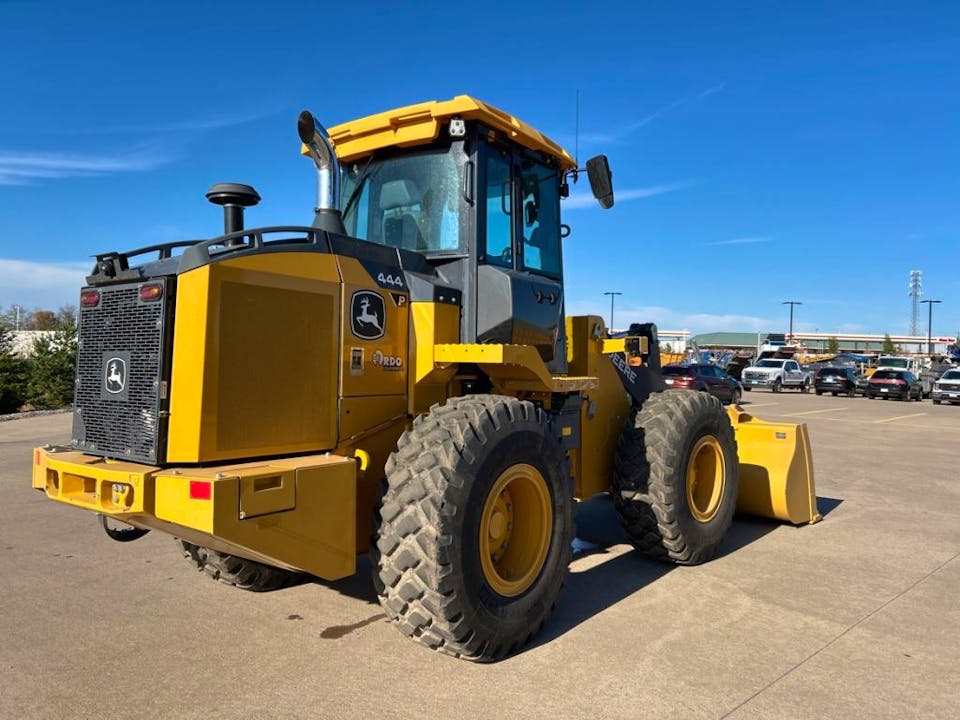 John Deere 444P