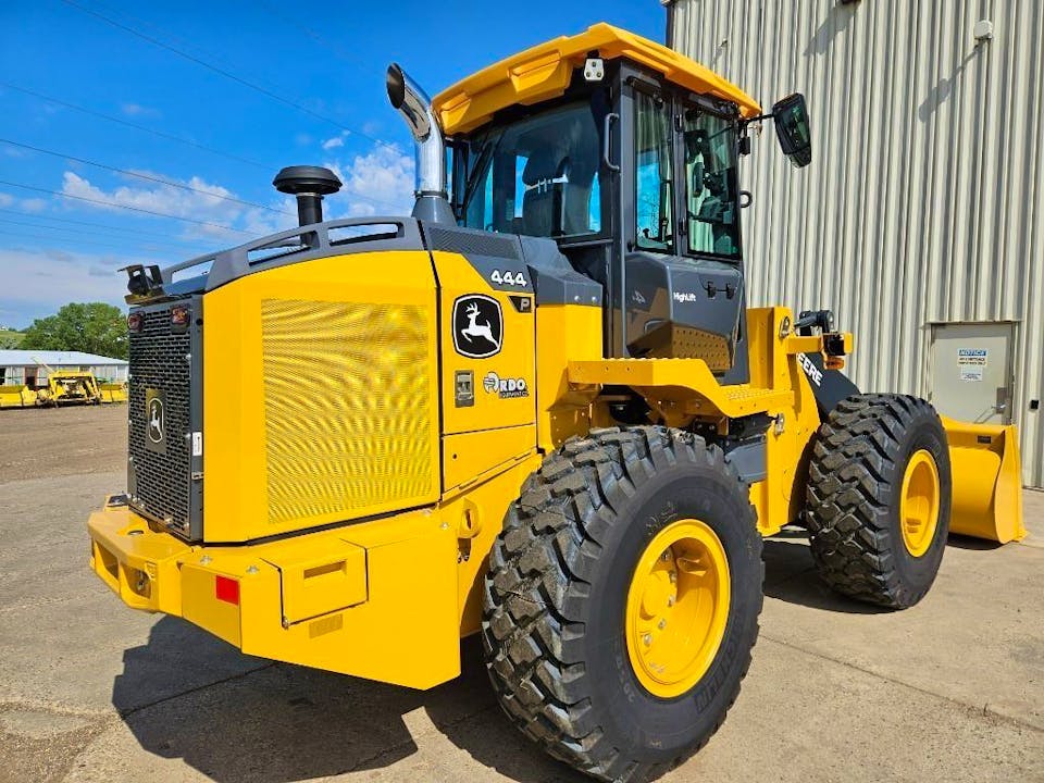 John Deere 444P