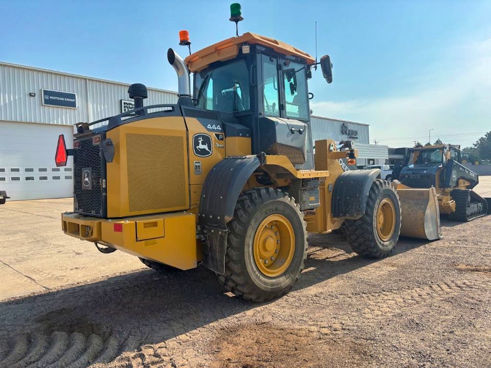 John Deere 444P