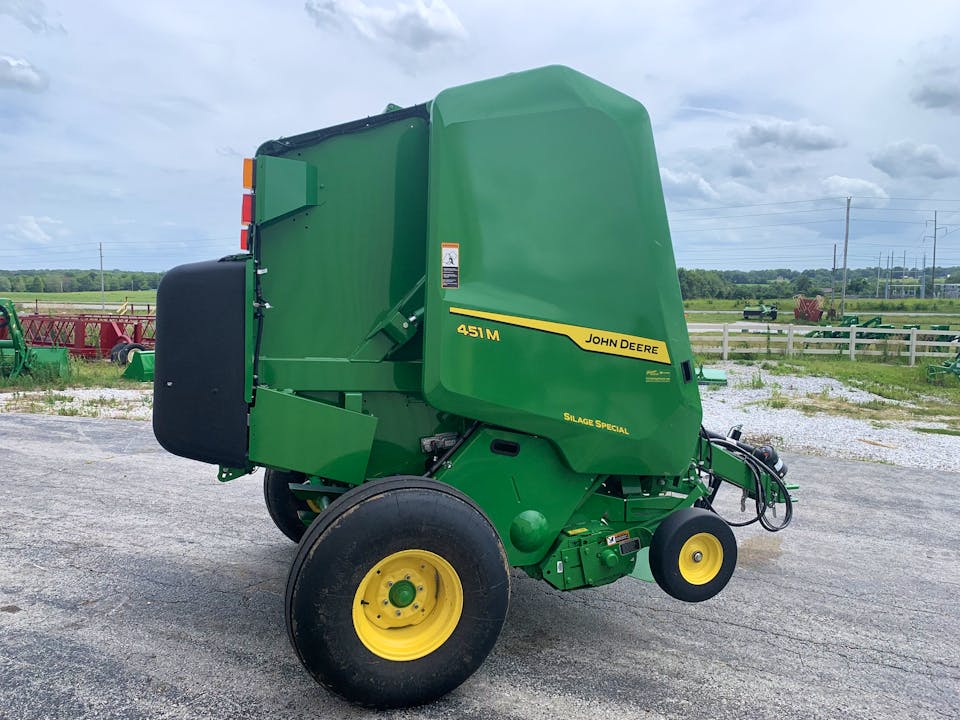John Deere 451M