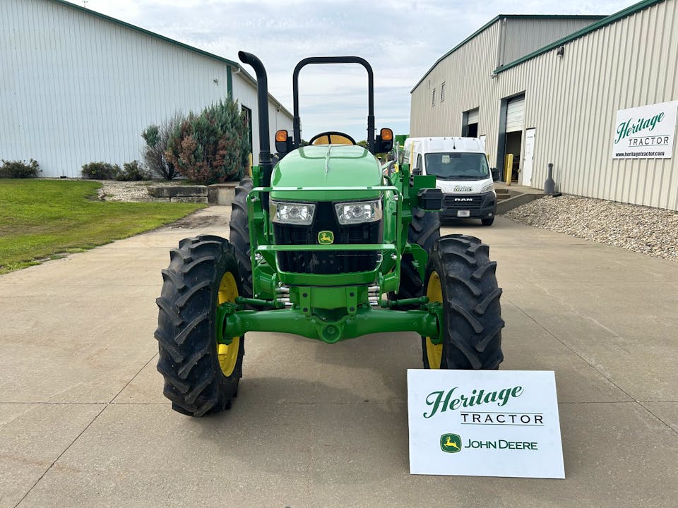 John Deere 5050E