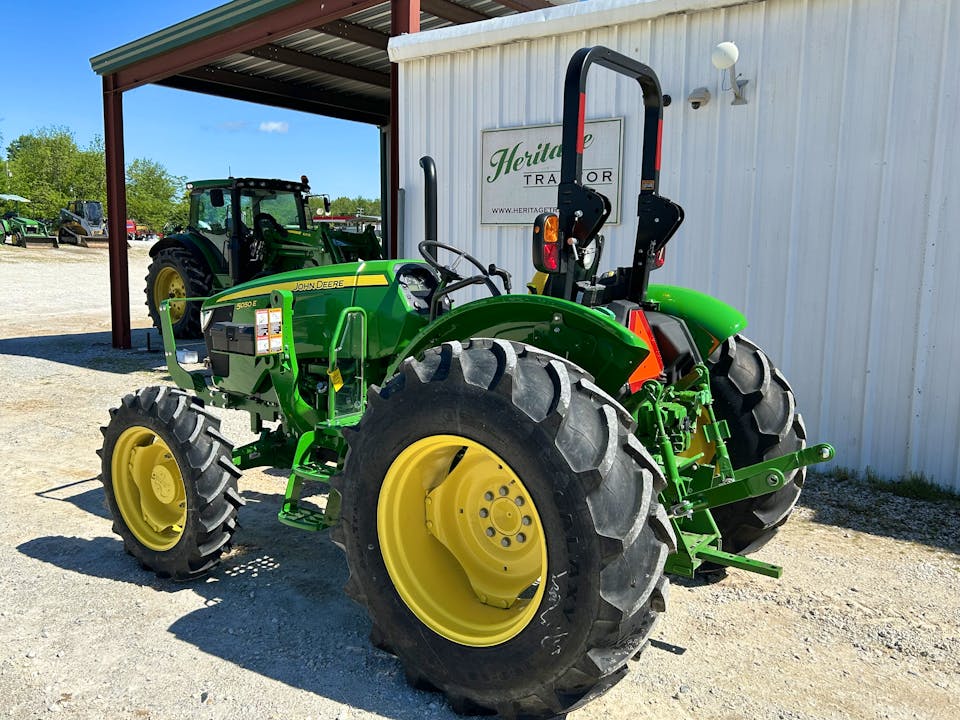 John Deere 5050E