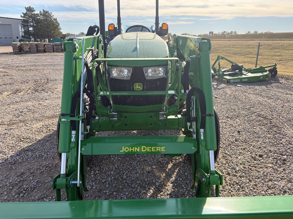 John Deere 5050E