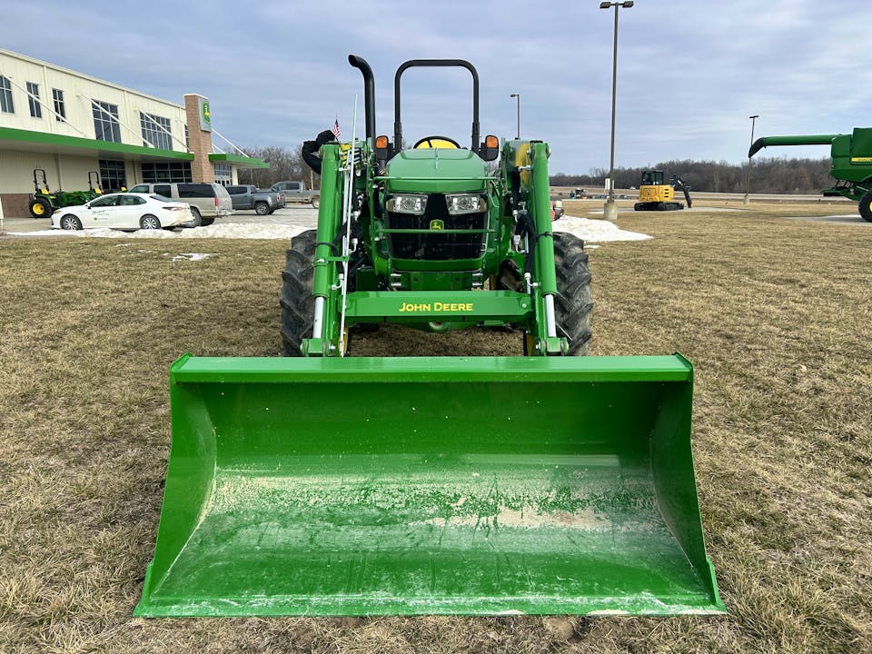 John Deere 5050E