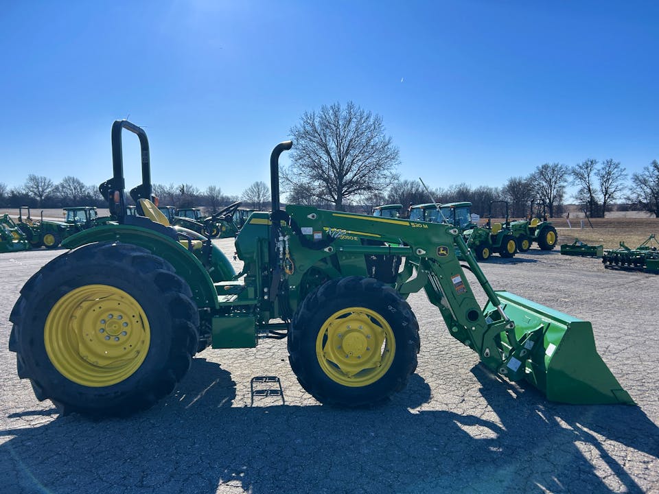 John Deere 5050E