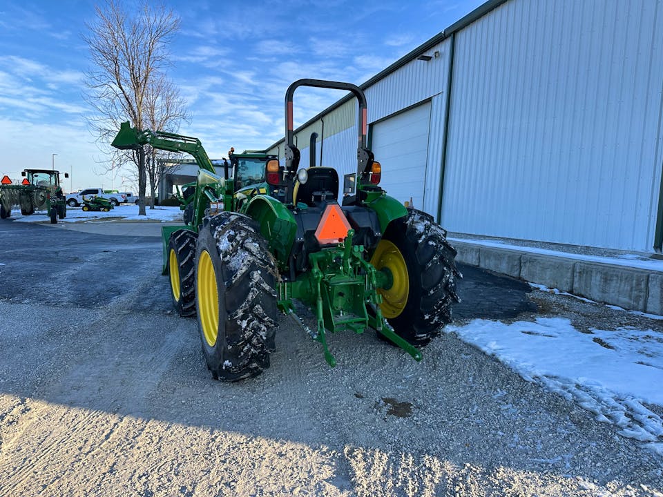 John Deere 5050E