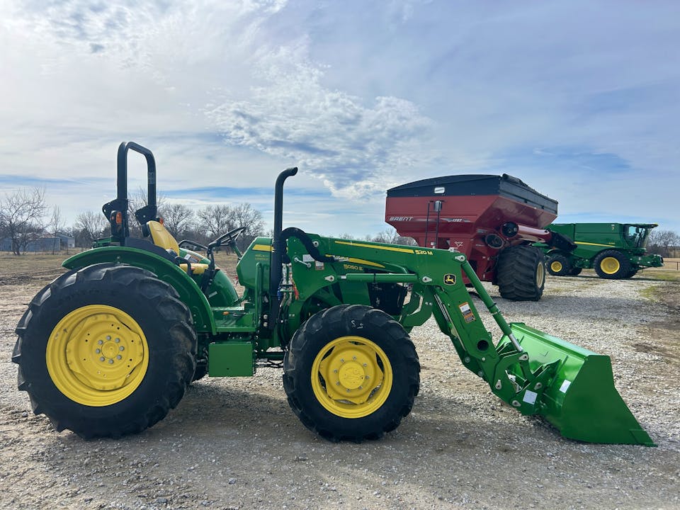 John Deere 5050E