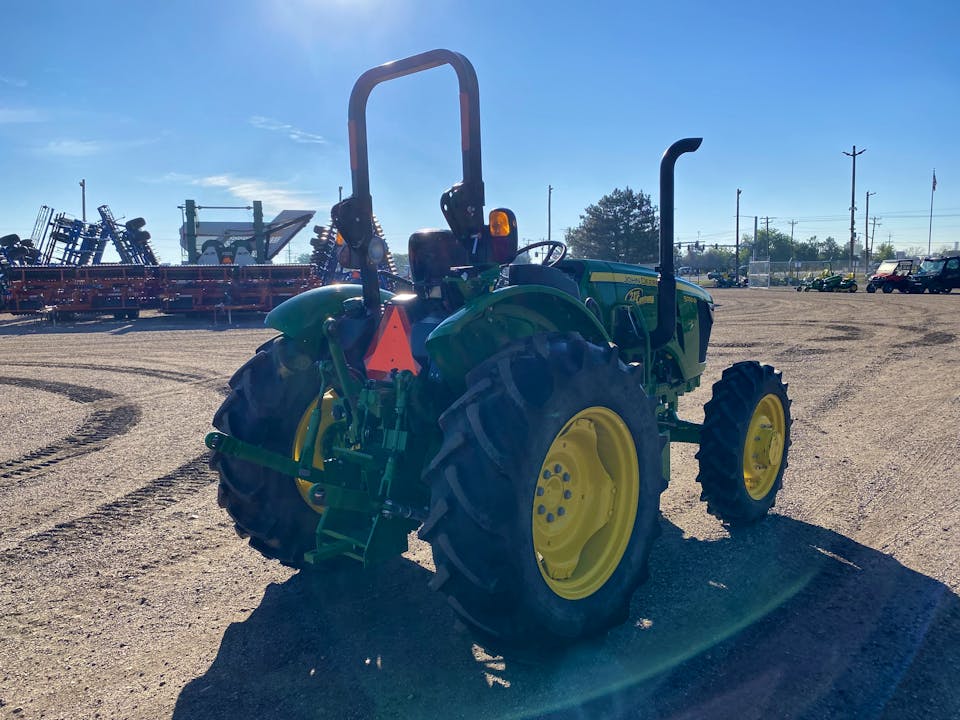 John Deere 5050E