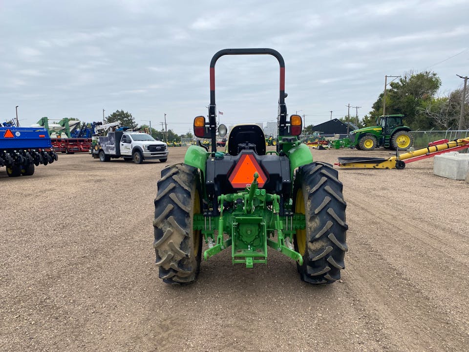 John Deere 5050E