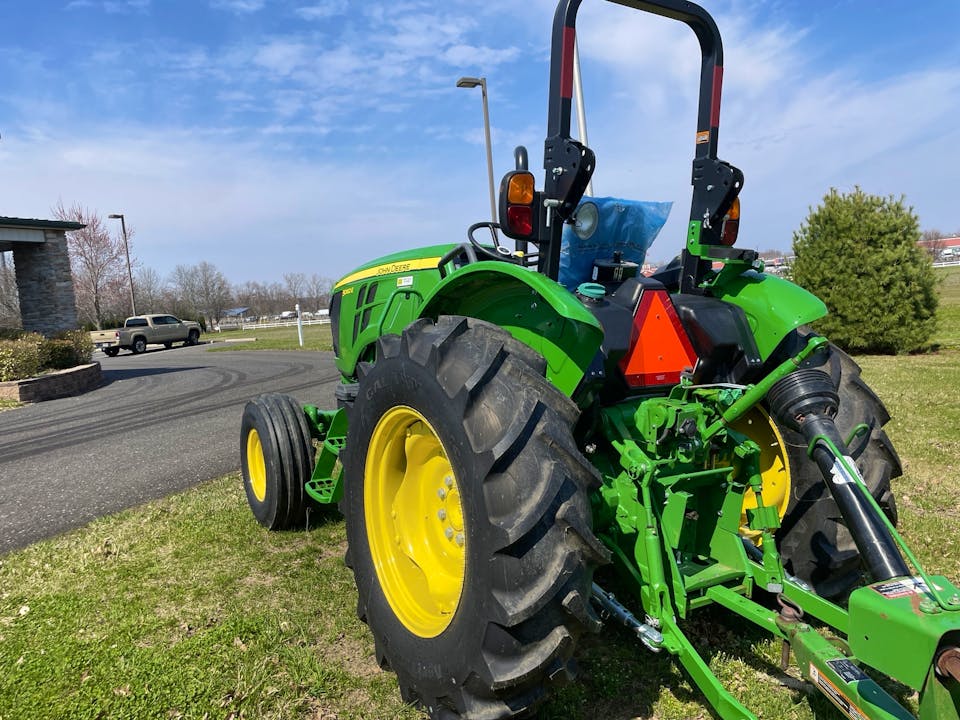 John Deere 5060E