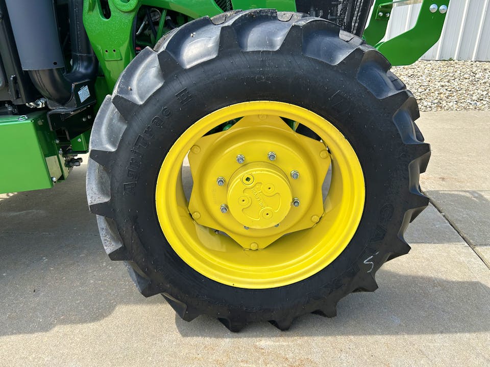 John Deere 5060E