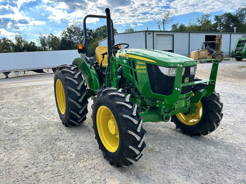 John Deere 5060E