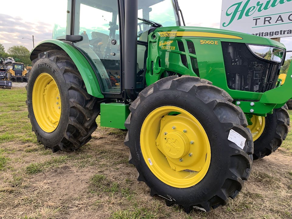 John Deere 5060E