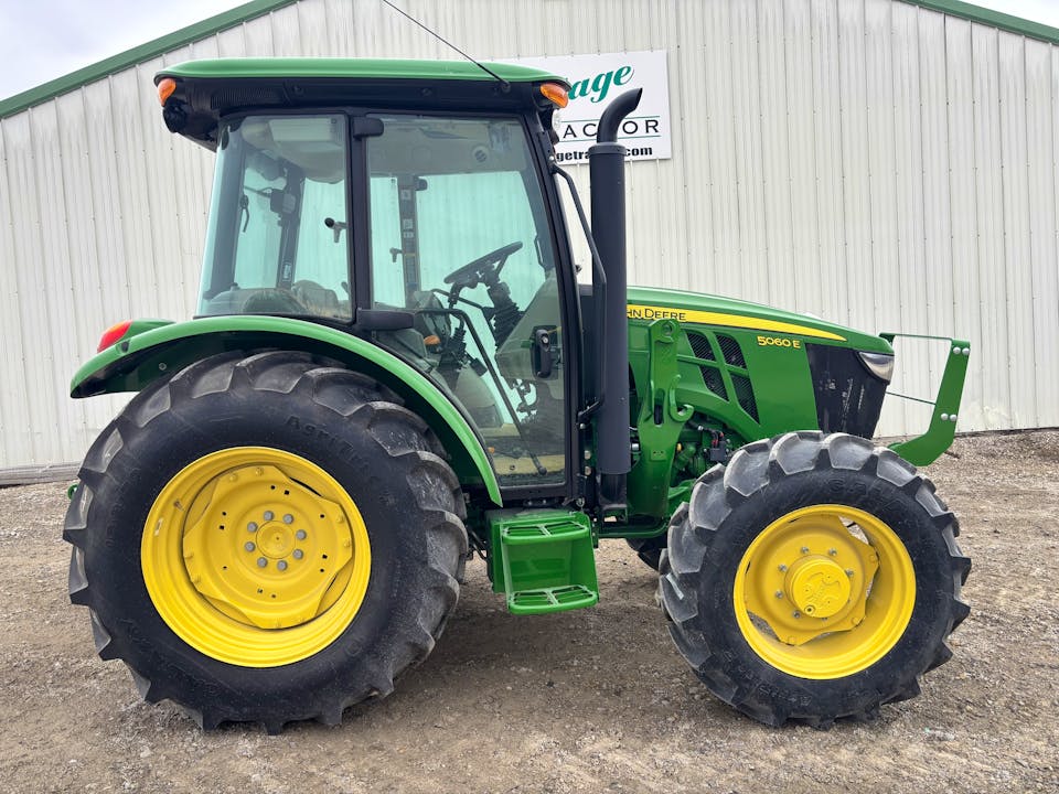 John Deere 5060E
