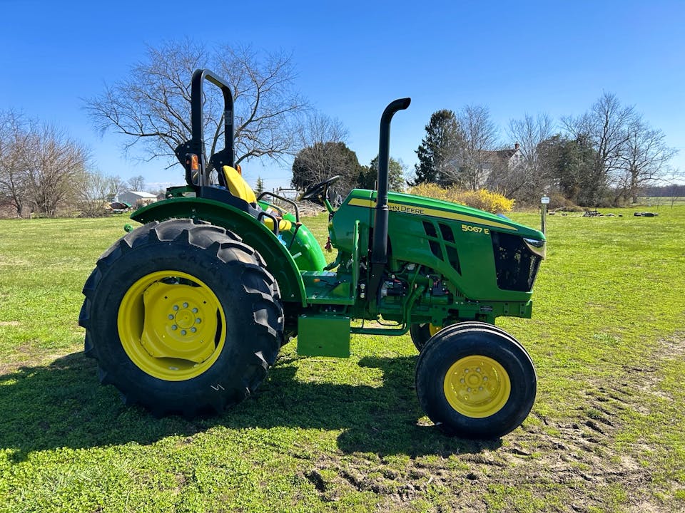 John Deere 5067E
