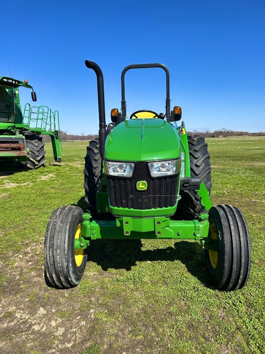 John Deere 5067E