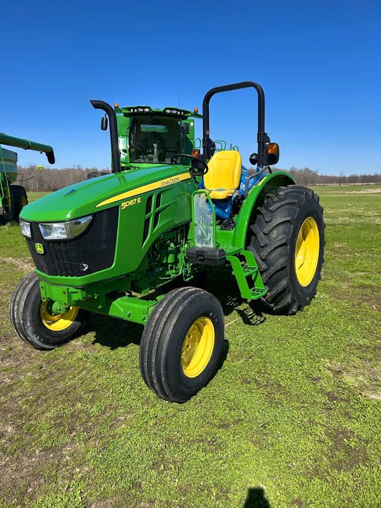 John Deere 5067E