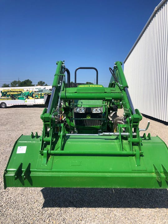 John Deere 5067E