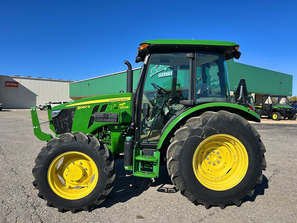 John Deere 5067E