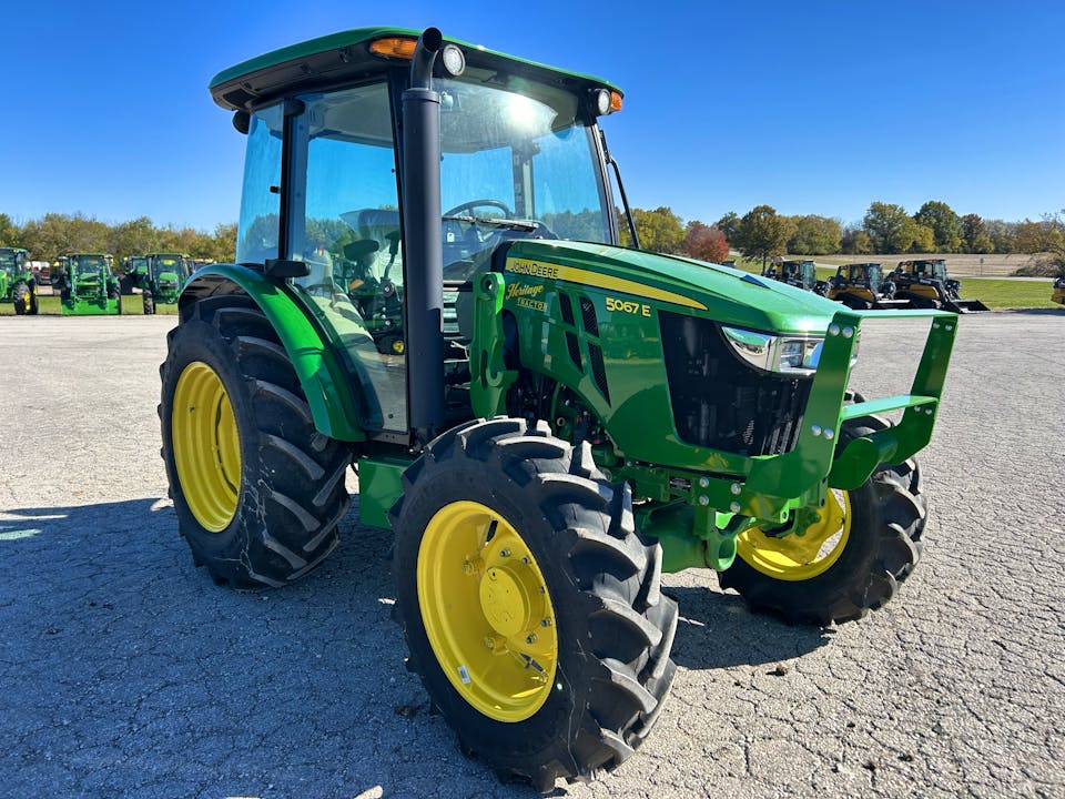 John Deere 5067E