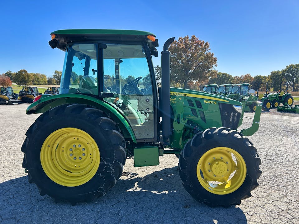 John Deere 5067E