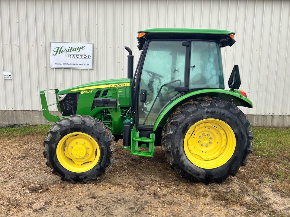 John Deere 5067E
