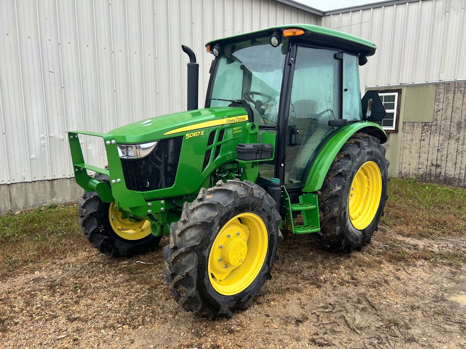 John Deere 5067E