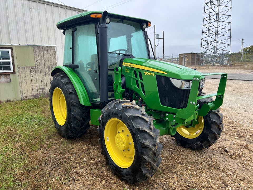 John Deere 5067E