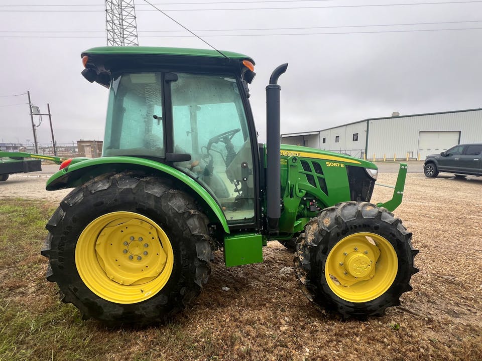 John Deere 5067E