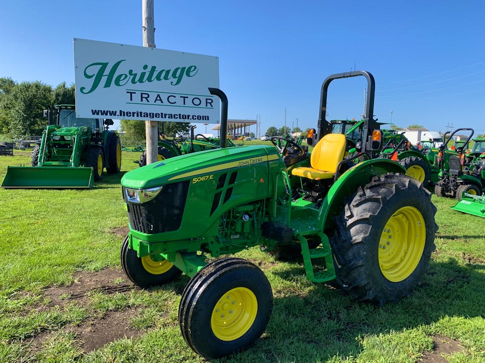 John Deere 5067E