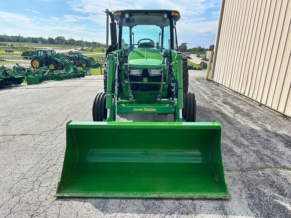 John Deere 5067E