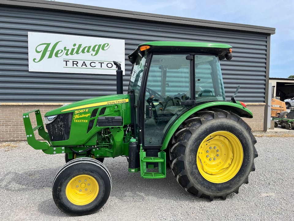 John Deere 5067E