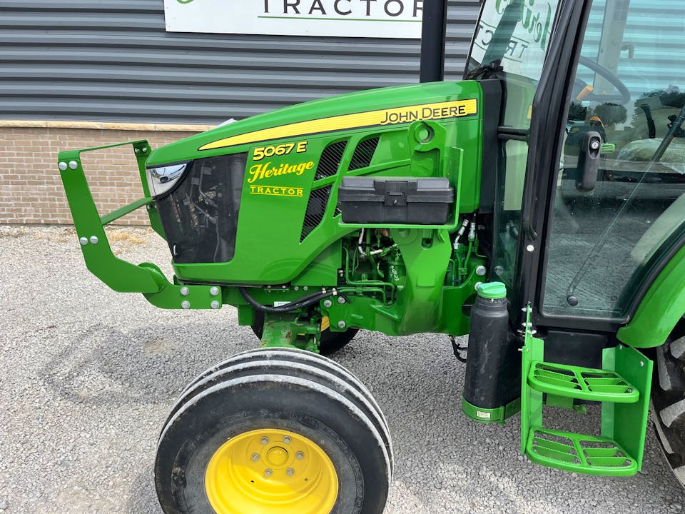 John Deere 5067E