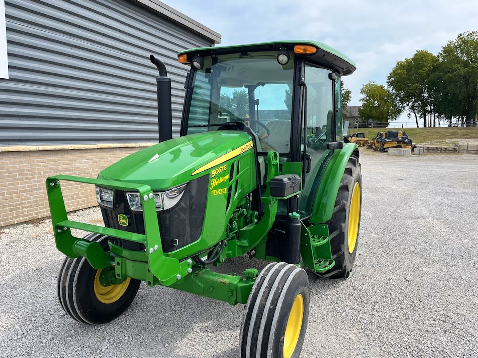 John Deere 5067E