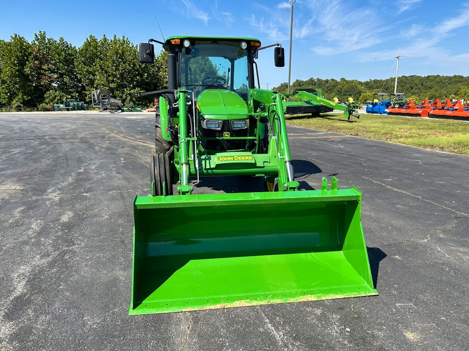 John Deere 5067E