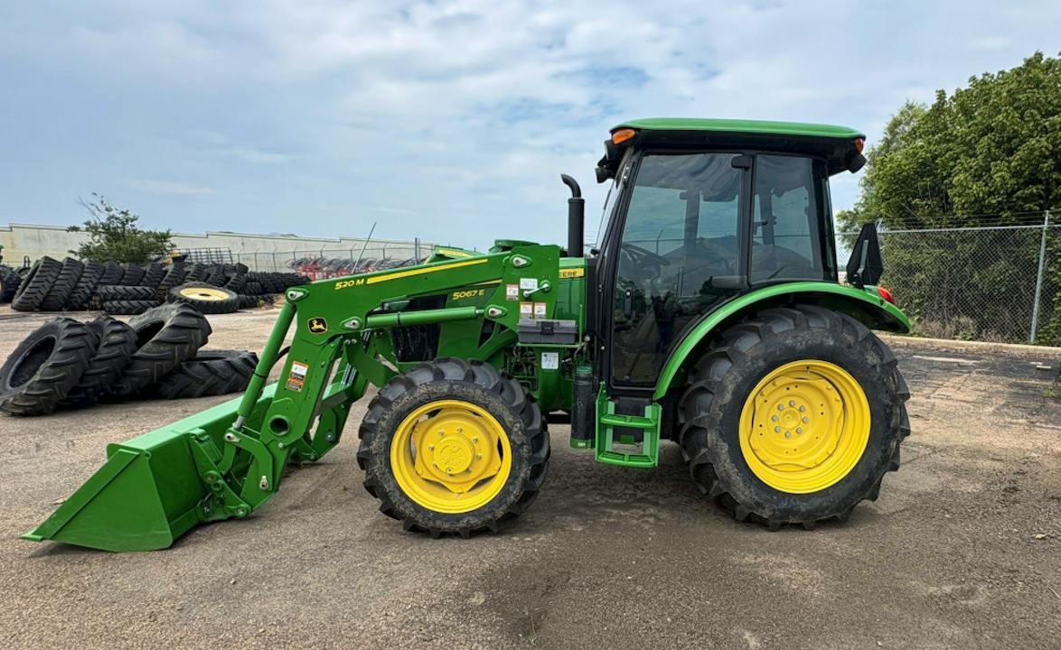 John Deere 5067E