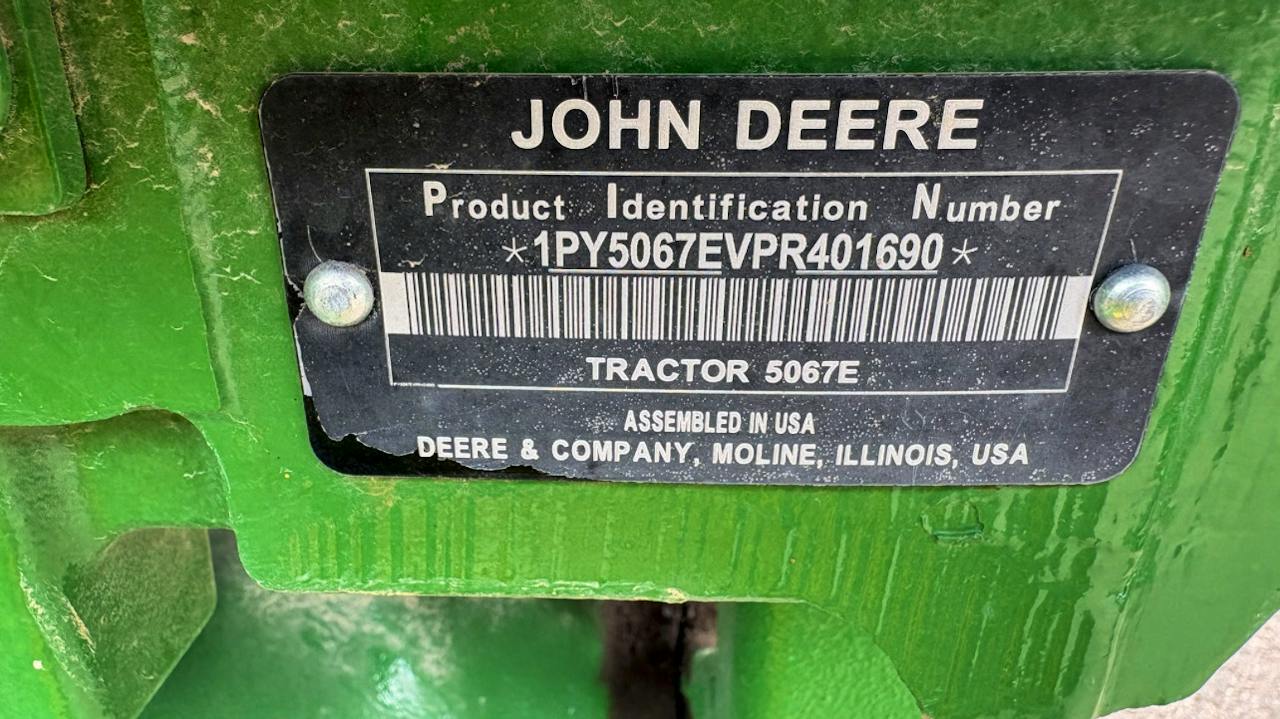 John Deere 5067E